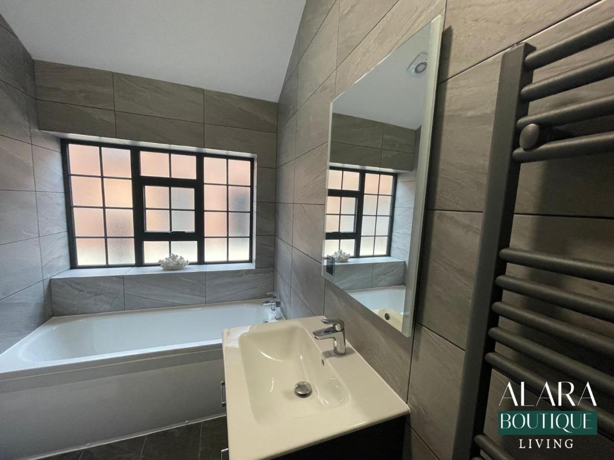 3 Floor Townhouse Luxury Living Alara Boutique Apartamento Birmingham Exterior foto